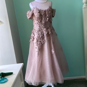 Beautifully detailed Teri John in size 10